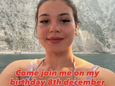 stripchat RedAssHottie