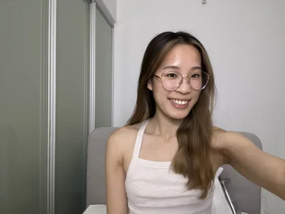 secretgirlfriendxo Brown Eyes webcam from Canada