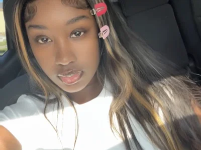 ToyaThick Brown Eyes webcam from United States